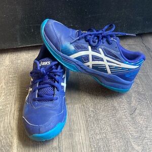 Elementary kids Asics size 4.